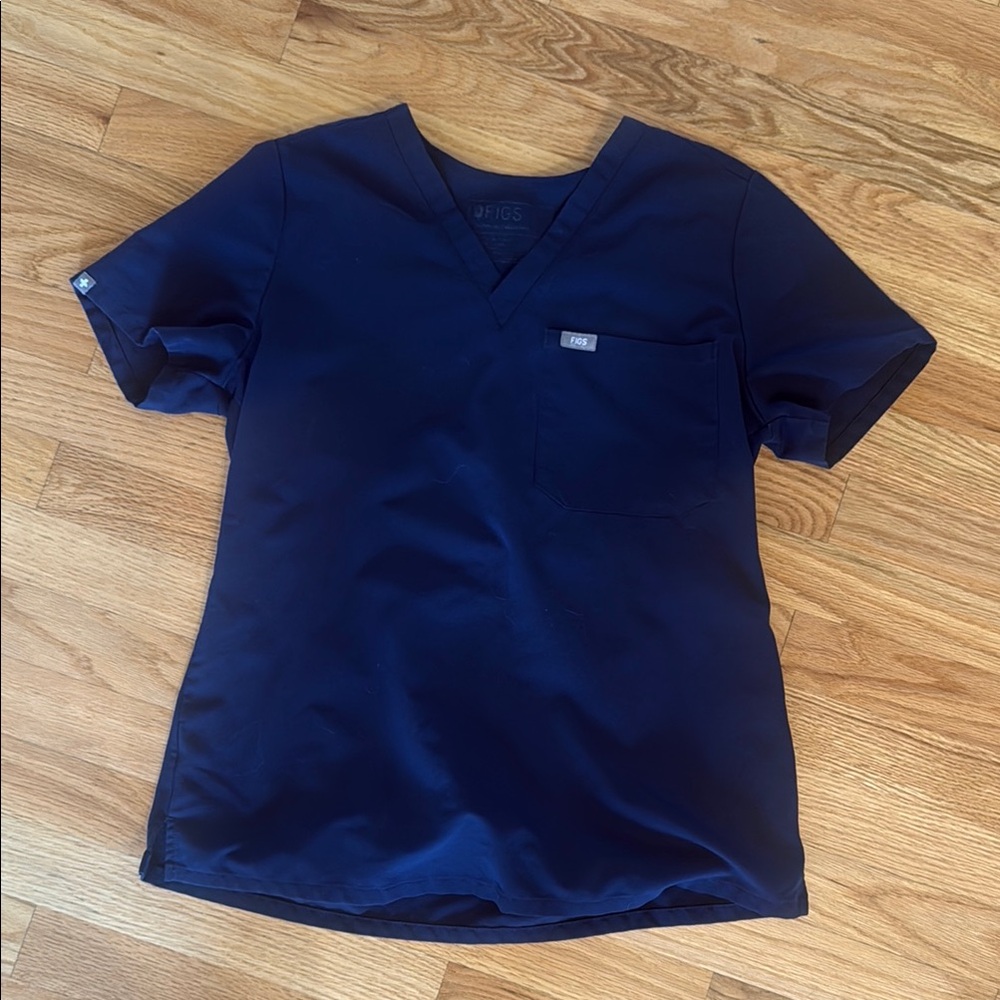 Figs scrub top